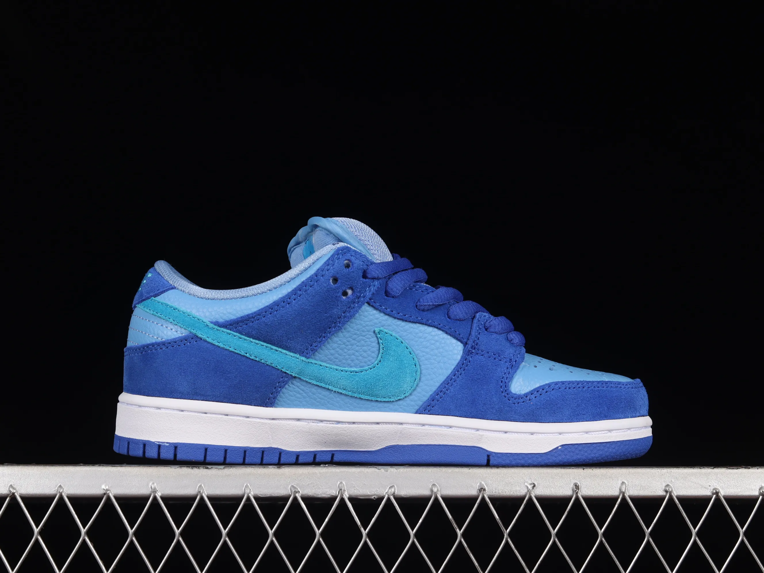 All categories Nk SB Dunk series Nk SB Dunk Low low-top sneakers F version Nk SB Dunk Low Blue Raspberry blue raspberry SB low-top sports and leisure sneakers DM0807-400